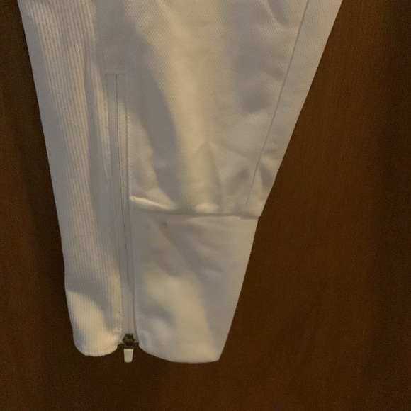Classic White Women’s Joggers
Dri-Fit/ string at waist/ 2 open side pockets - Picture 6 of 8